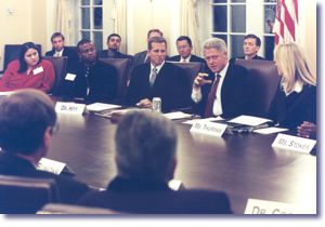 The President and Sandra Thurman with the Presidential Advisory Council on HIV and AIDS (12/18/98)