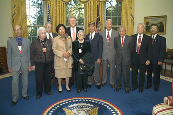 Presidetn Clinton with Chinese Americans in the Oval Office.