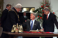 At the Historisches Rathaus, the Historic Town Hall, President Clinton is welcomed by Norbert Burger, Lord Mayor of Cologne.