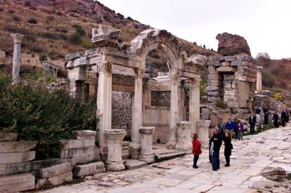The First Family stops to admire the Temple of Hadrian, built in the 2nd century A.D.