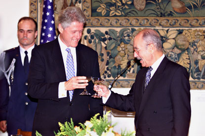 President Clinton toasts President Stephanopoulous during a state dinner at the Presidential Palace in Athens, Greece
