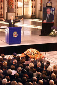 President Clinton speaks at the commemoration ceremony for slain Israeli Prime Minister Yitzak Rabin at City Hall.